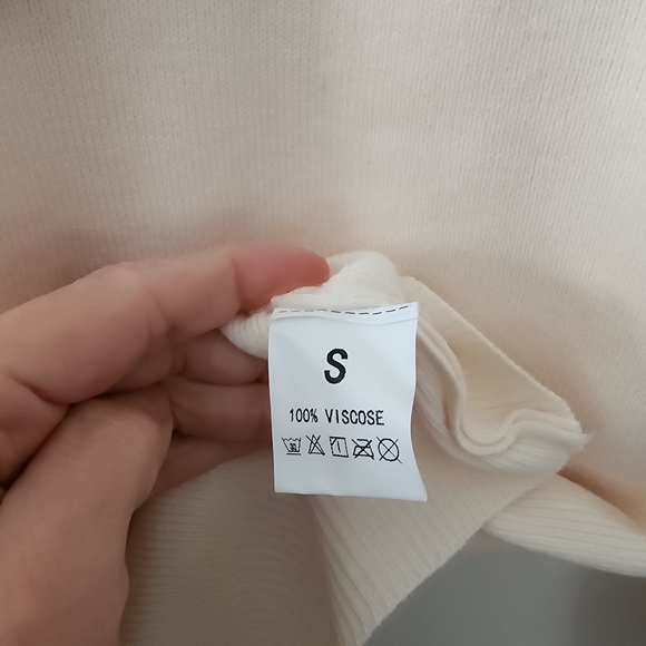 Chic Cream Sweater with Black Ribbon - Picture 4 of 5